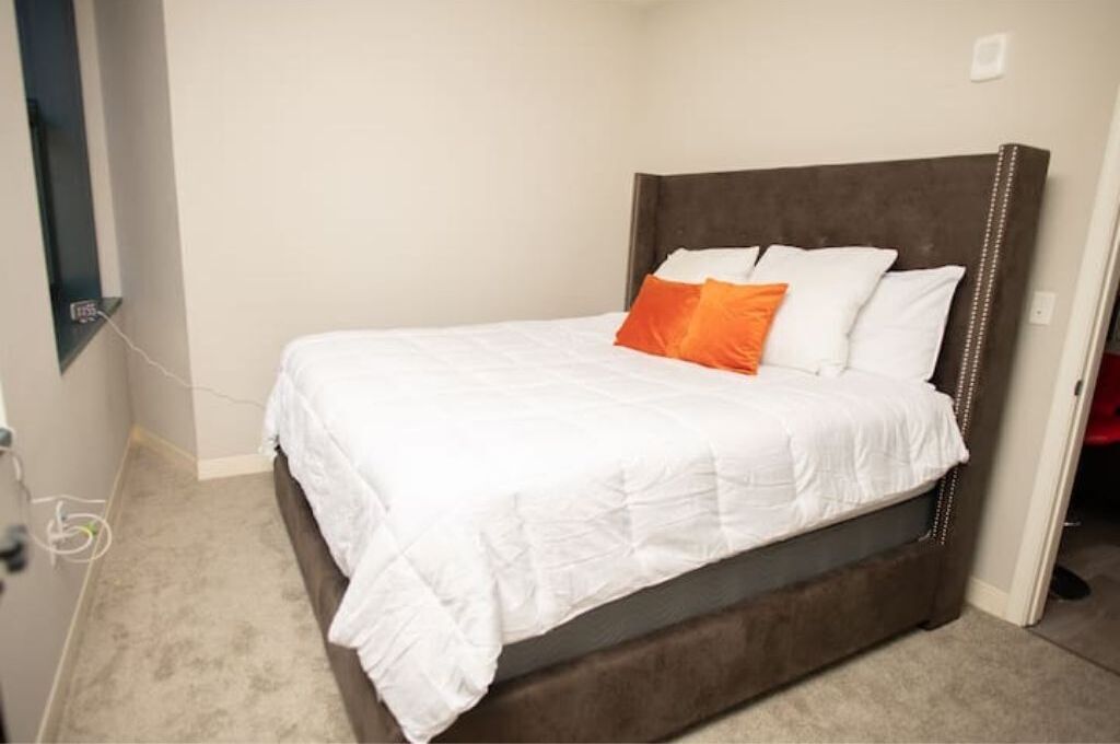 Downtown Condo W Parking & Resort Amenities