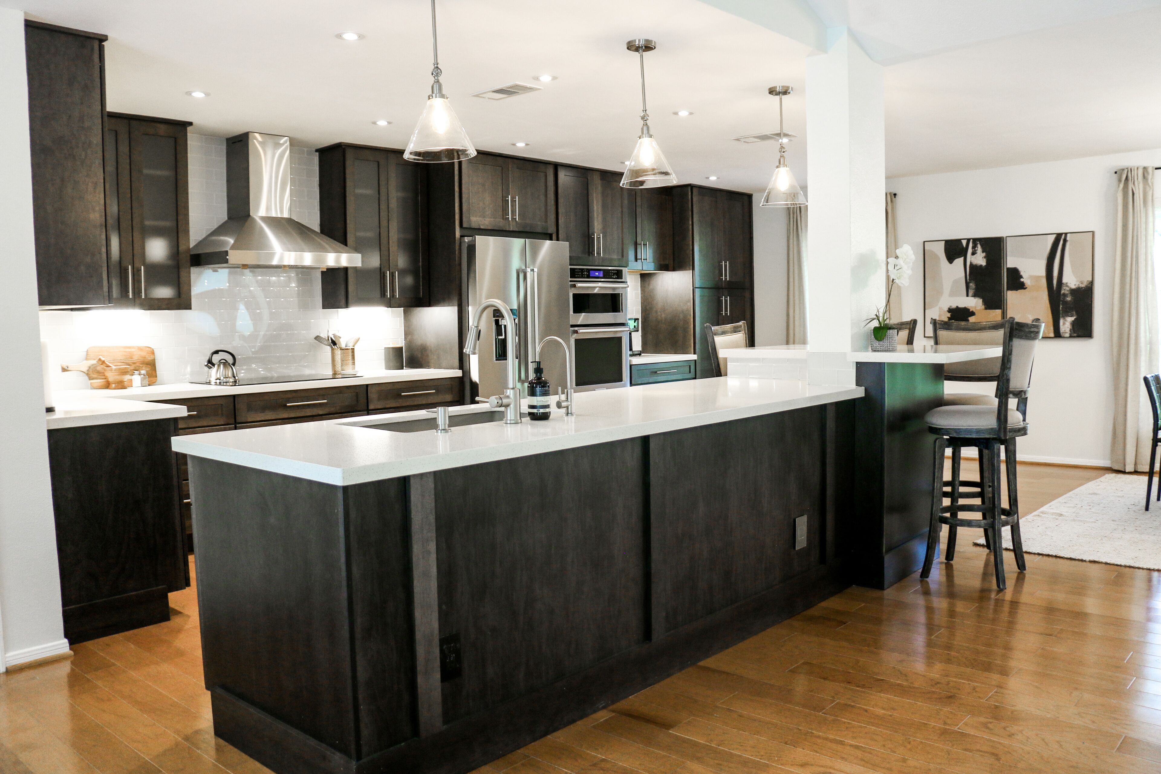 1 Acre Oasis: 6 Beds Home + Pool!