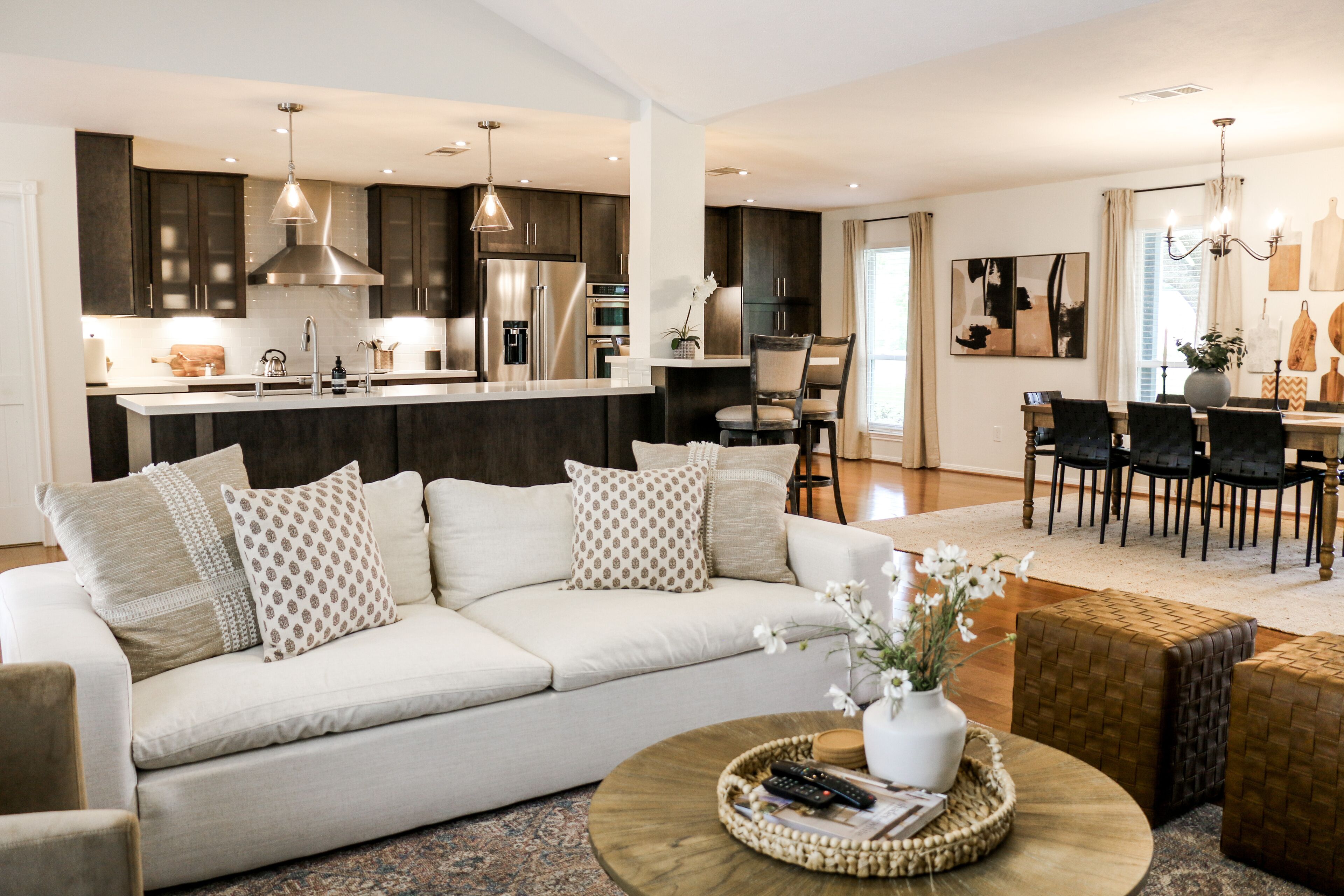 1 Acre Oasis: 6 Beds Home + Pool!