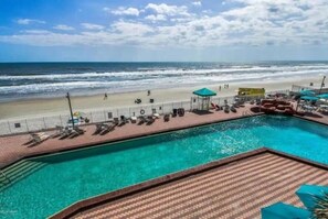 Pool - Amazing Beach Studio in Daytona! (Daytona Beach)