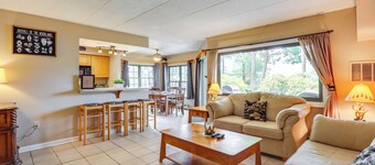 Steps to Shore: Scenic Big Boulder Lake Condo!