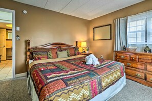 Apartment (2 Bedrooms) | Interior - Steps to Shore: Scenic Big Boulder Lake Condo! (Lake Harmony)