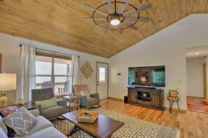 House (2 Bedrooms) | Interior