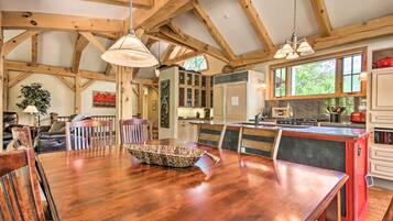 House (6 Bedrooms) | Interior