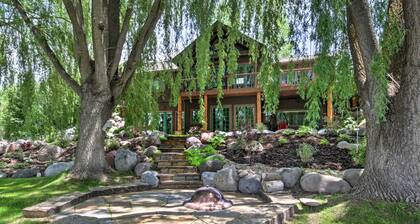 Rivers Edge Mtn Home: Private Hot Tub & Views