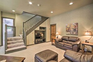 House (6 Bedrooms) | Interior