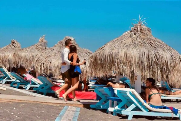 Property grounds - Bungalow With Swimming Pool On The Black Beach. (Thira)