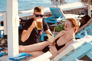 Property grounds - Bungalow With Swimming Pool On The Black Beach. (Thira)