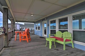 Interior - Ocean View & Grill: Crystal Beach Bungalow! (Port Bolivar)