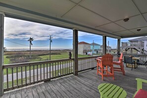 House (4 Bedrooms) | Interior - Ocean View & Grill: Crystal Beach Bungalow! (Port Bolivar)