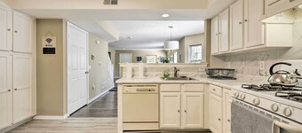 1 Mi to Beach & Casinos: Home in Atlantic City!