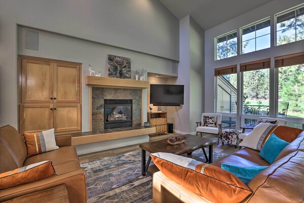 Apartment (3 Bedrooms) | Front of property - Bend Townhome w/ Golf Course Views & Private Deck! (Bend)