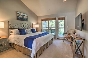 Apartment (3 Bedrooms) | Interior - Bend Townhome w/ Golf Course Views & Private Deck! (Bend)