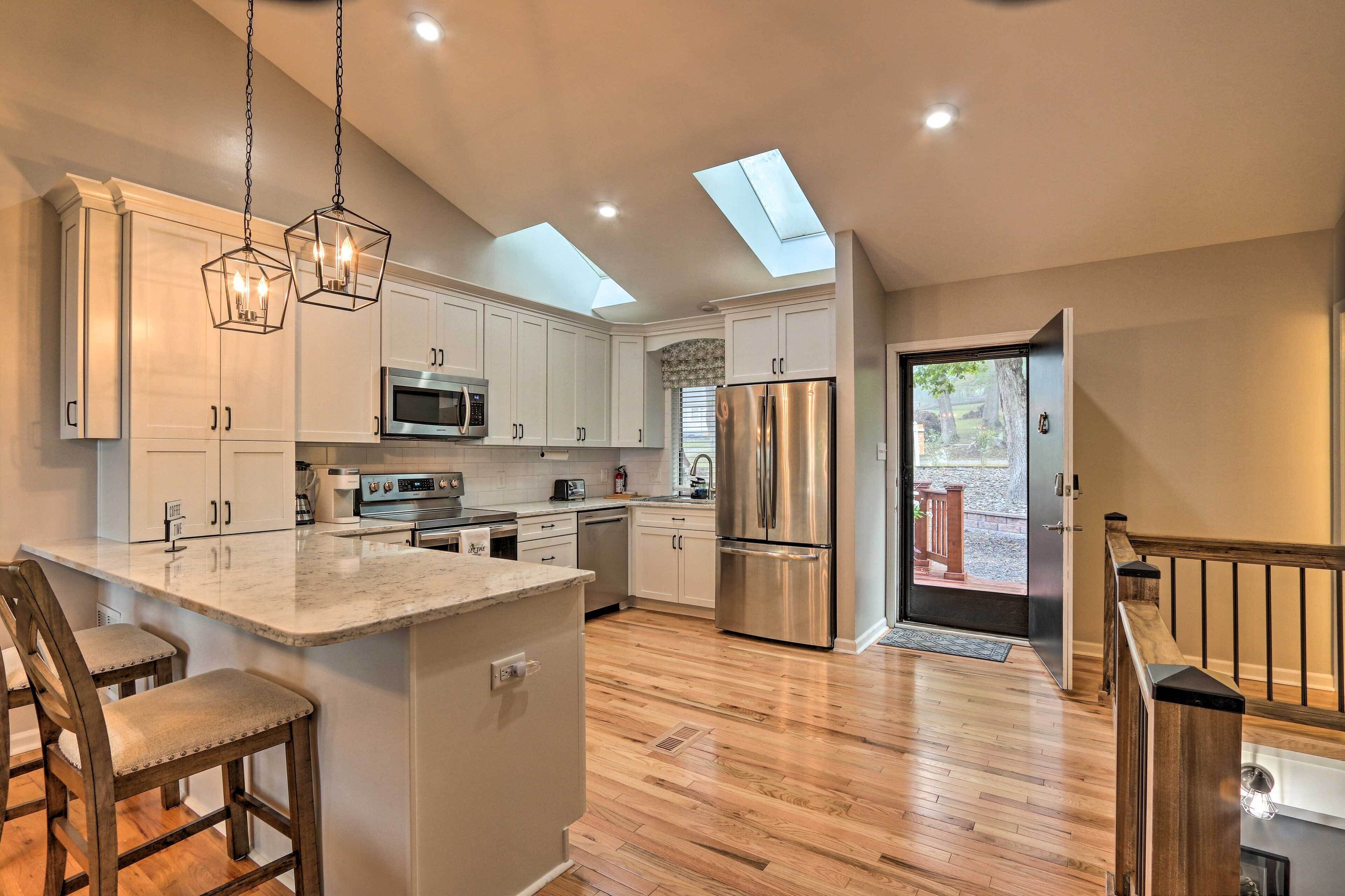 'blue Ridge Acres', Riverfront Home w/ Deck