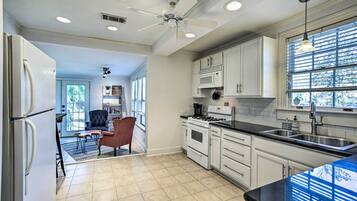 Cottage (2 Bedrooms) | Interior