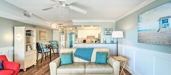 Bright Carolina Beach Condo - Walk to Shore!