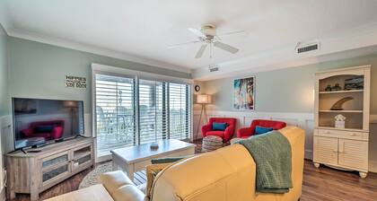 Bright Carolina Beach Condo - Walk to Shore!