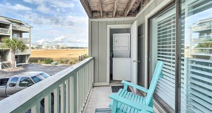 Bright Carolina Beach Condo - Walk to Shore!