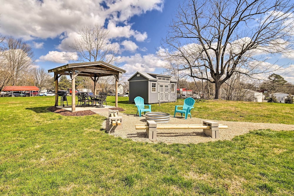 Charming Cave City Vacation Rental w/ Fire Pit! - Park City, KY