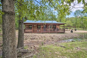 Interior - Cabin w/ Hot Tub - Near Broken Bow Lake & Hiking! (Broken Bow)