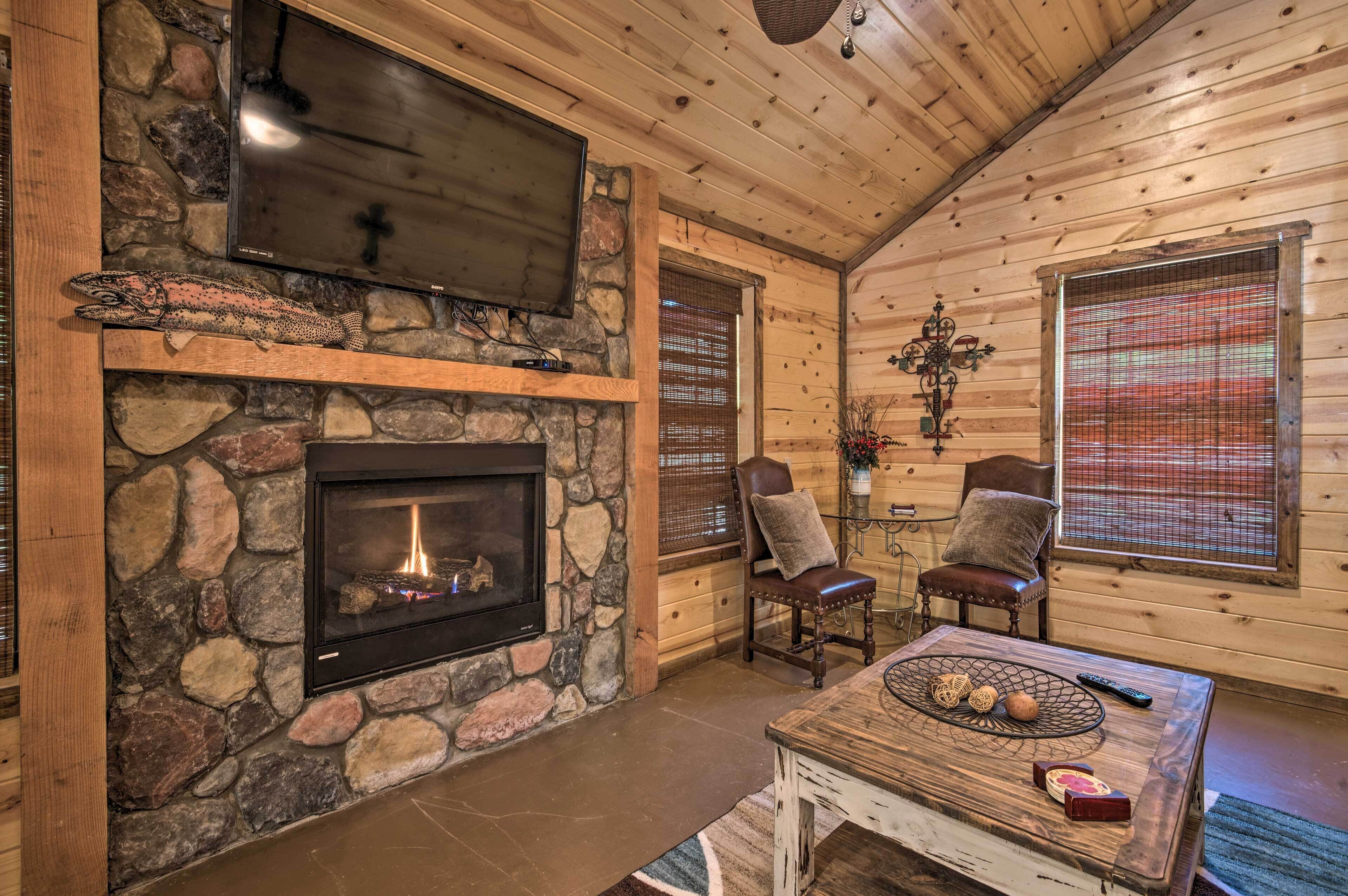Cabin W/hot Tub Near Broken Bow Lake & Hiking