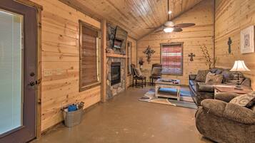 House (2 Bedrooms) | Interior