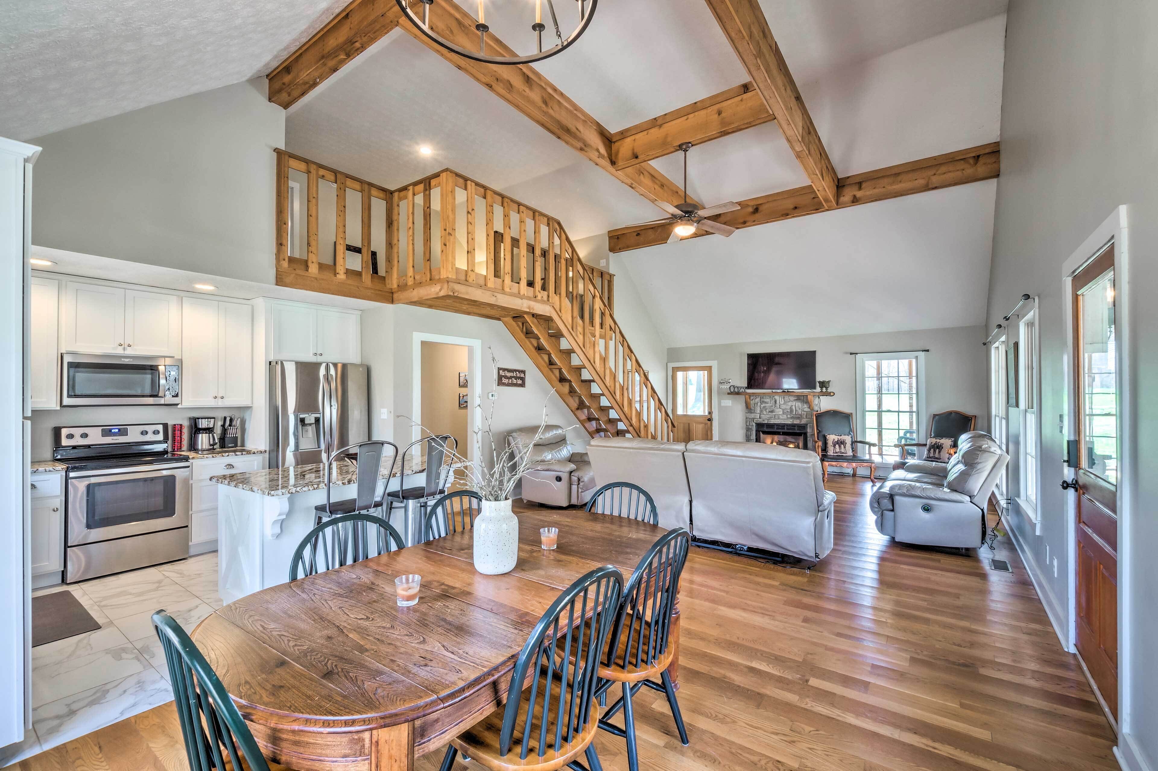 Bright Green Gables Cabin: Hike, Swim & BBQ