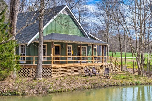 Bright Green Gables Cabin: Hike, Swim & BBQ