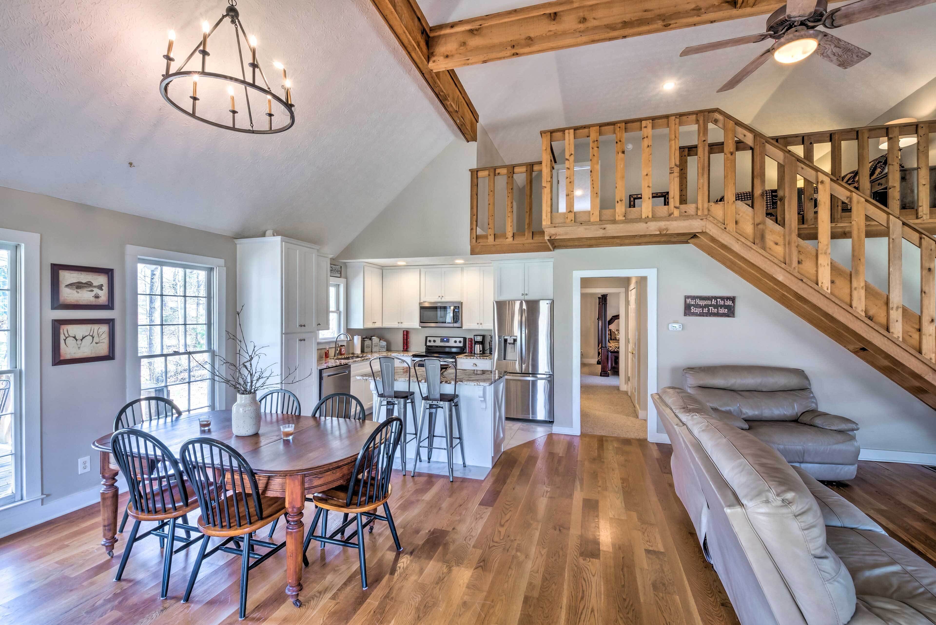 Bright Green Gables Cabin: Hike, Swim & BBQ