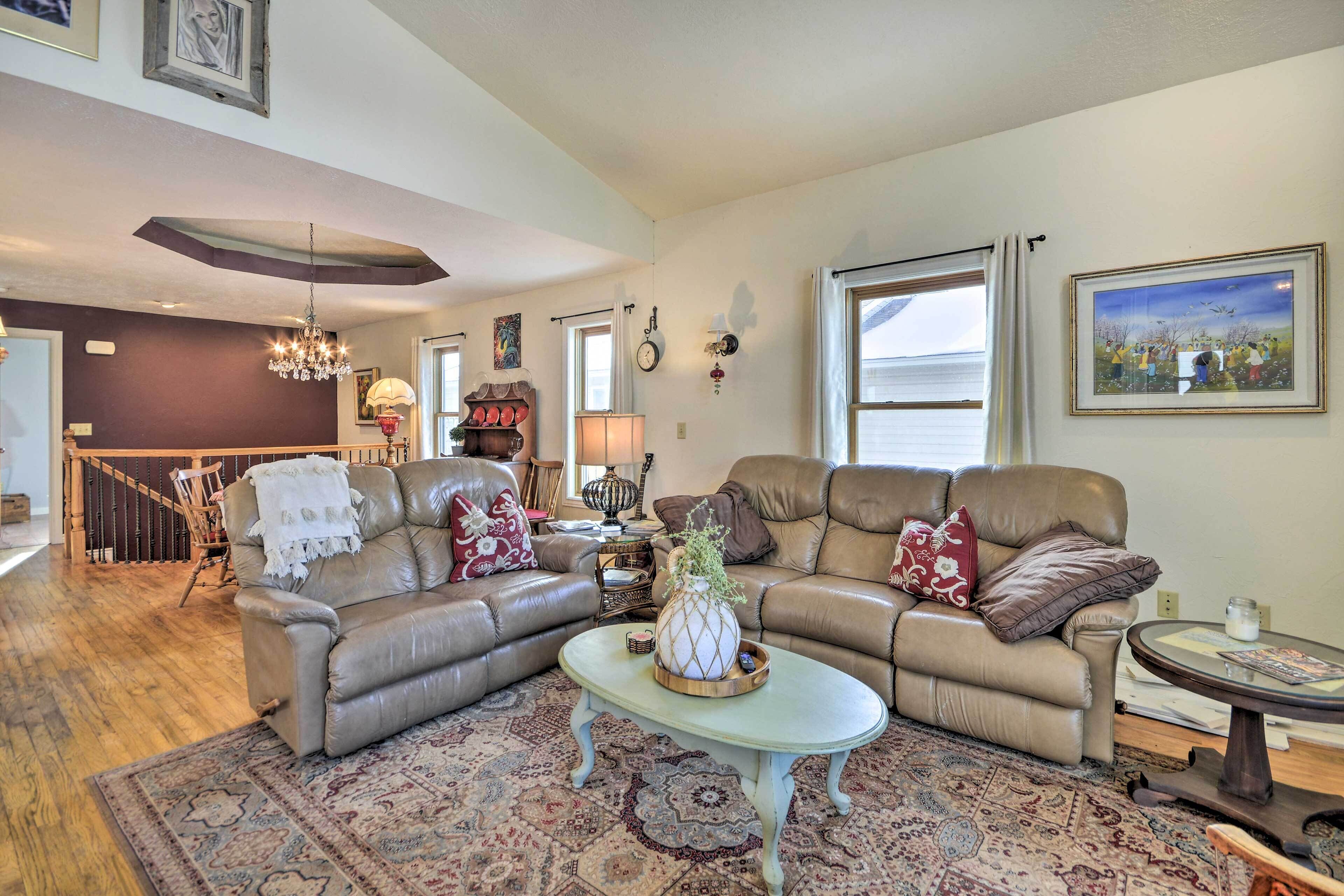 Charming Cody Home, Walk to Downtown!