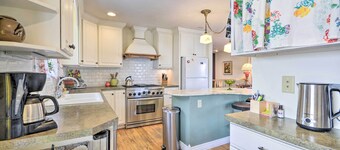 Charming Cody Home, Walk to Downtown!