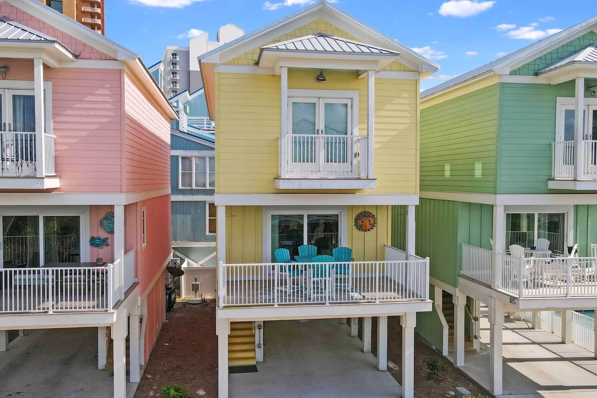 Bright Gulf Shores Retreat - Walk to Beach!