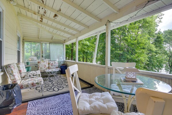 Outdoor dining - Charming Danbury Cottage w/ Lake Kenosia Access! (Danbury)