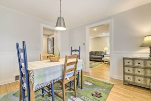 Dining - Charming Hamden Home: 2 Mi to Yale University (Hamden)