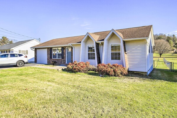 House (3 Bedrooms) | Interior - Bristol Home 3 Mi to State Street! (Bristol)