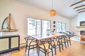 Dining - Charming Charlevoix Home on Lake Michigan! (Charlevoix)