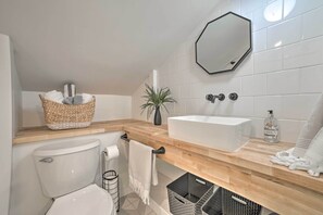 Bathroom - Charming Charlevoix Home on Lake Michigan! (Charlevoix)