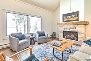 TV, fireplace, books - Charming Charlevoix Home on Lake Michigan! (Charlevoix)