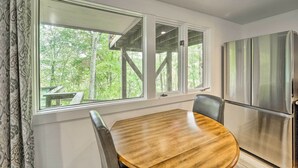 Dining - Chic Sugar Mountain Condo, Walk to Ski Lifts! (Banner Elk)