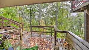 Property grounds - Chic Sugar Mountain Condo, Walk to Ski Lifts! (Banner Elk)