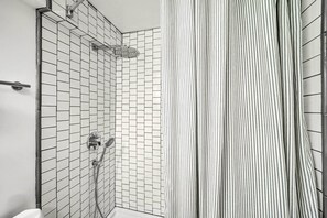 Shower - Chic Sugar Mountain Condo, Walk to Ski Lifts! (Banner Elk)