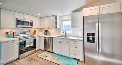 Chincoteague House w/ Enclosed Porch + Deck