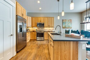 Private kitchen - Convenient Fraser Townhome w/ Hot Tub, Near Hikes! (Fraser)