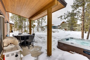 Interior - Convenient Fraser Townhome w/ Hot Tub, Near Hikes! (Fraser)