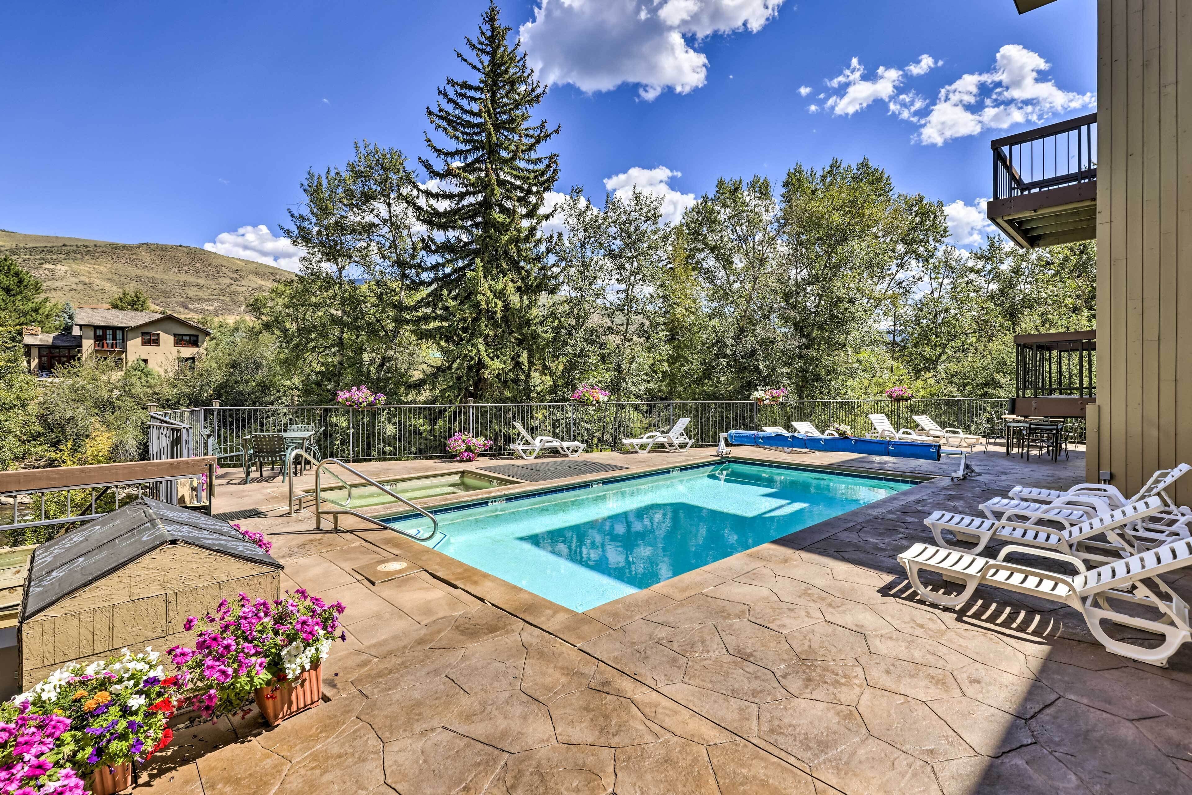 Comfy Avon Condo w/ Pool + Eagle River Views!