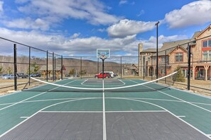Apartment (2 Bedrooms) | Interior - Mountain Creek Resort Home - Hot Tub & Pool Access (Vernon)