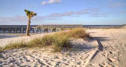 Coastal Long Beach Rental w/ Patio, Walk to Beach!