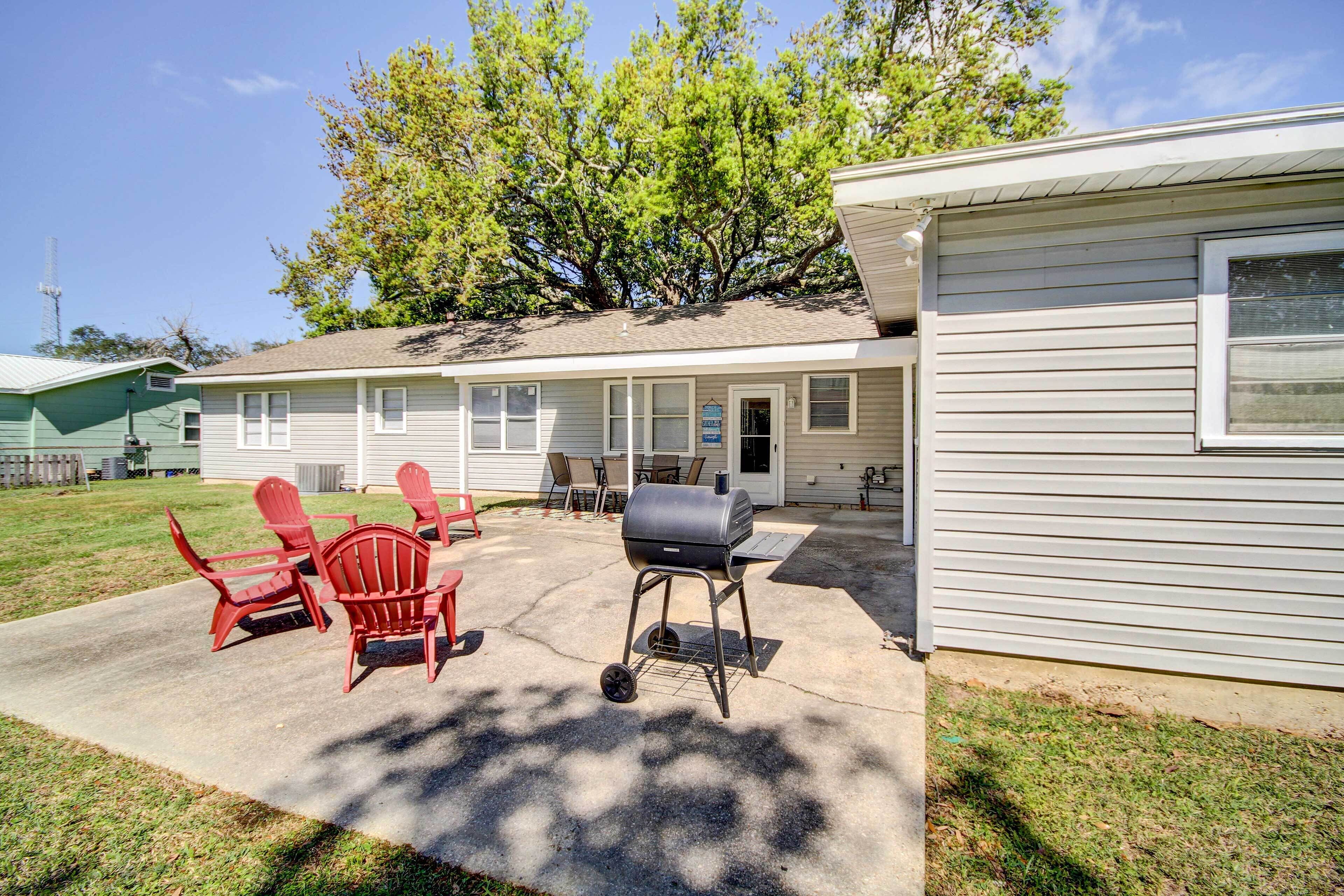 Coastal Long Beach Rental w/ Patio, Walk to Beach!