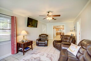 House (3 Bedrooms) | Interior - Coastal Long Beach Rental w/ Patio, Walk to Beach! (Long Beach)