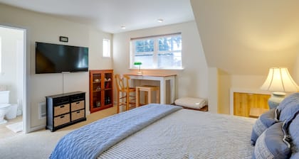 Charming Indianola Home: Walk to Town!